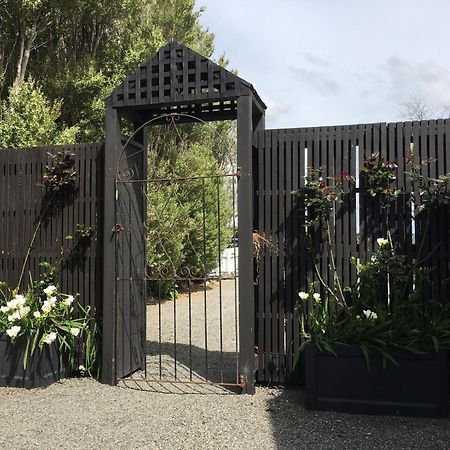 Aylstone Martinborough Hotel Buitenkant foto