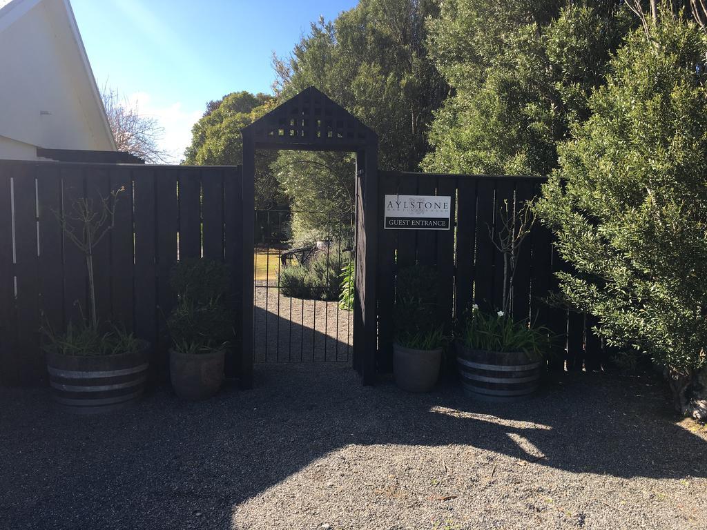 Aylstone Martinborough Hotel Buitenkant foto