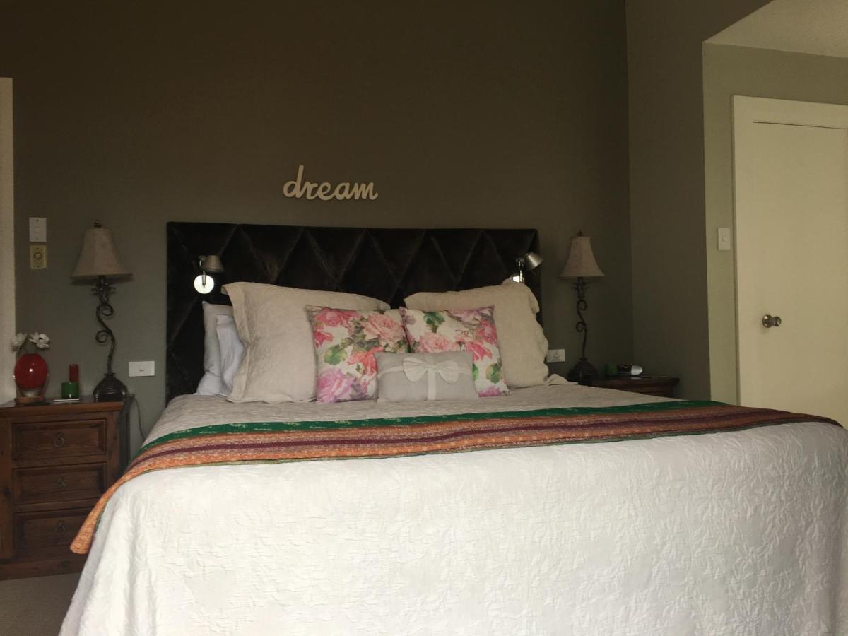 Aylstone Martinborough Hotel Buitenkant foto